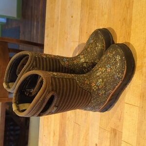Bogs Size 10 Kids Warm Snow Boots